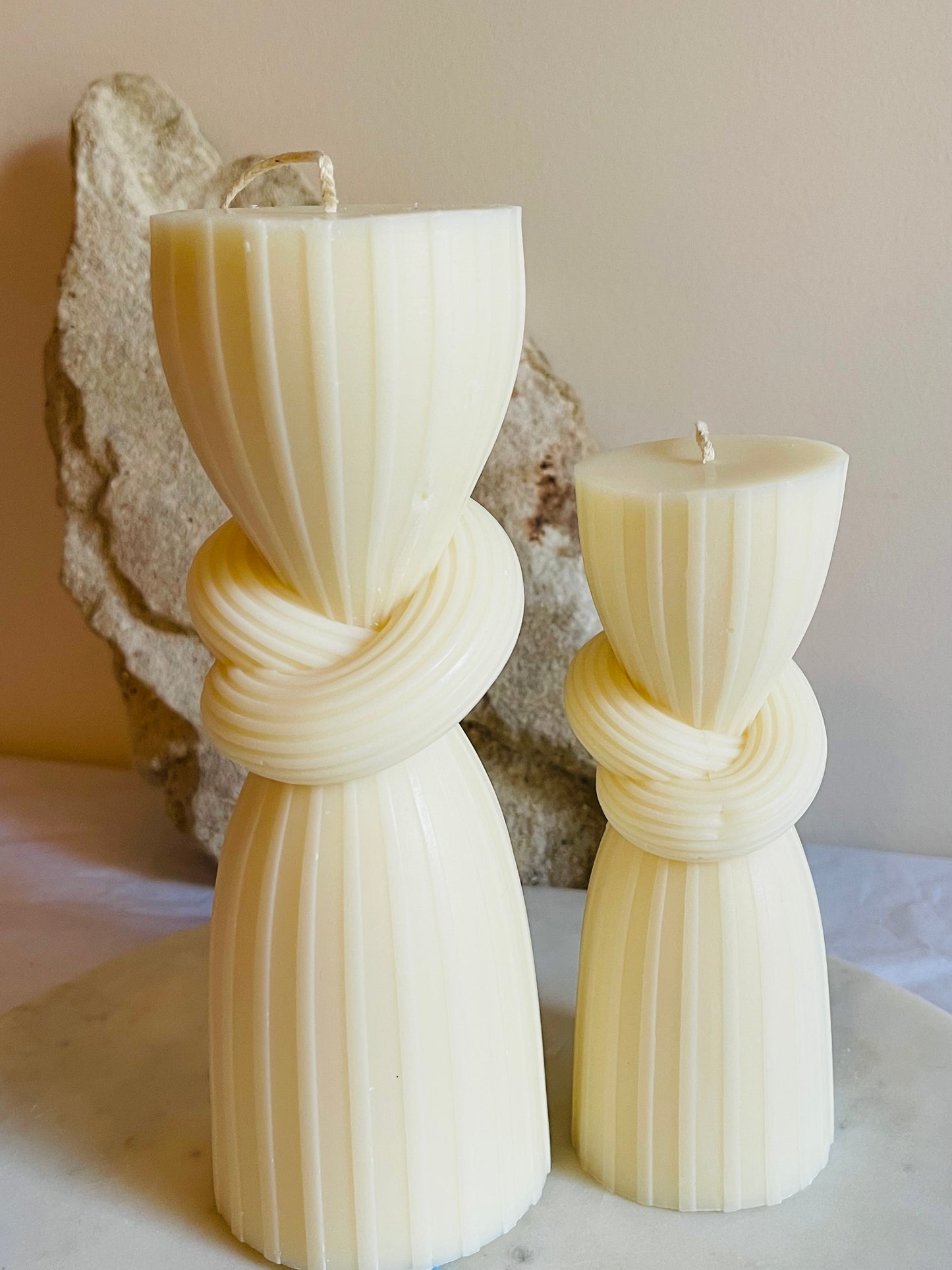 Knotted Pillars